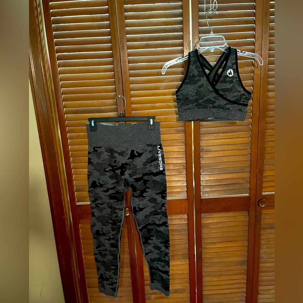 Livesore Fire workout set in black camo